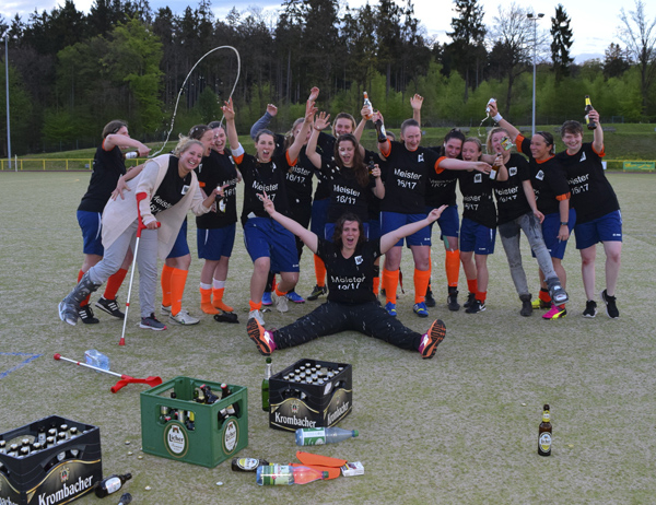 Damen-Fußball beim SV Taunusstein-Neuhof: Meisterschaft unter Dach und Fach
