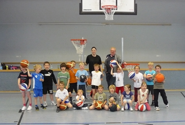 Ein Herz für Basketball-Minis beim Sportverein Neuhof