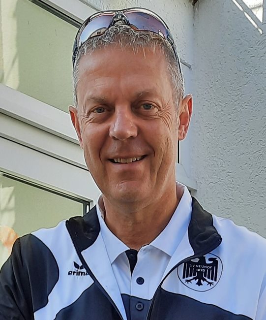 Neuer Leiter der Fußballjugend der Sportvereinigung 1895 Taunusstein-Neuhof e.V.: Michael Buhrdorf Neuer Leiter der Fußballjugend der Sportvereinigung 1895 Taunusstein-Neuhof e.V.: Michael Buhrdorf