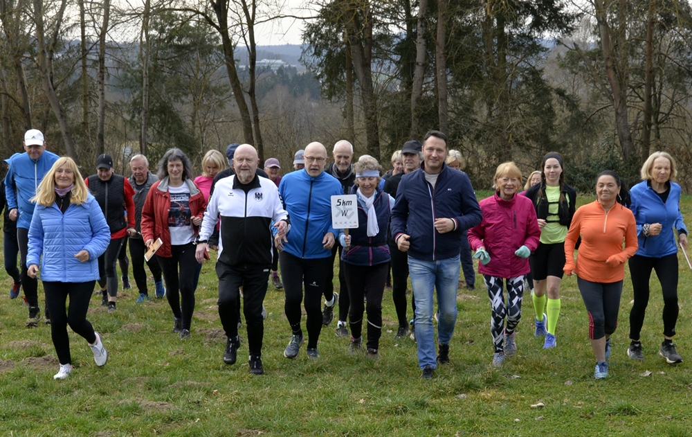 Der Lauftreff Taunusstein-Neuhof erwartet zur offiziellen Saisoneröffnung, dem „Run Up“, wieder viele Lauf- und Walkingbegeisterte am Sportplatz „Im Maisel“. Der Lauftreff Taunusstein-Neuhof erwartet zur offiziellen Saisoneröffnung, dem „Run Up“, wieder viele Lauf- und Walkingbegeisterte am Sportplatz „Im Maisel“.