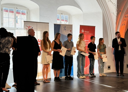 Die Rhönradturner bei der Sportlerehrung des Rheingau Taunus Kreises 2024 Die Rhönradturner bei der Sportlerehrung des Rheingau Taunus Kreises 2024