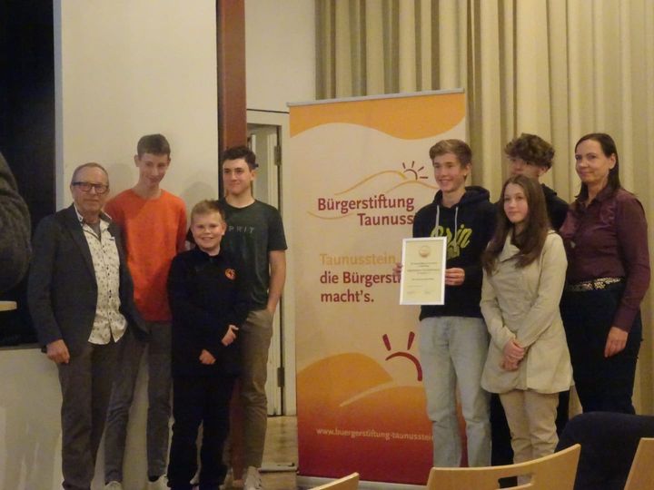 Ehrenamtspreis der Bürgerstiftung Taunusstein für die Floorballluchse der Sportvereinigung 1895 Taunusstein-Neuhof e.V. Ehrenamtspreis der Bürgerstiftung Taunusstein für die Floorballluchse der Sportvereinigung 1895 Taunusstein-Neuhof e.V.